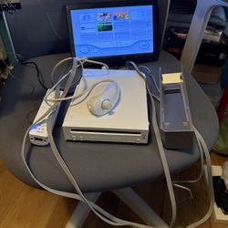 Nintendo Wii With Controller , Not Reading Disc 