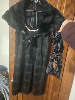 Women’s Lrg Flapper Fringe Dress, Long Satin Gloves & Faux Fur Wrap