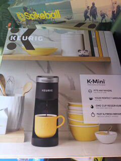 Kueric mini single serve coffee maker..new