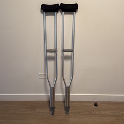 Adjustable crutches with padding