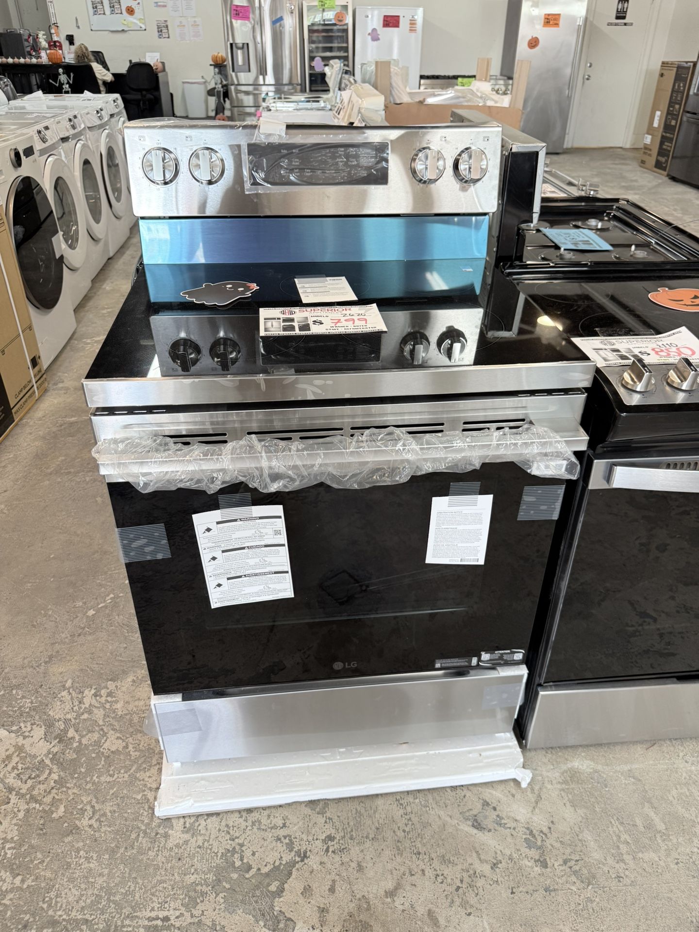 LG STAINLESS STEEL ELECTRIC RANGE