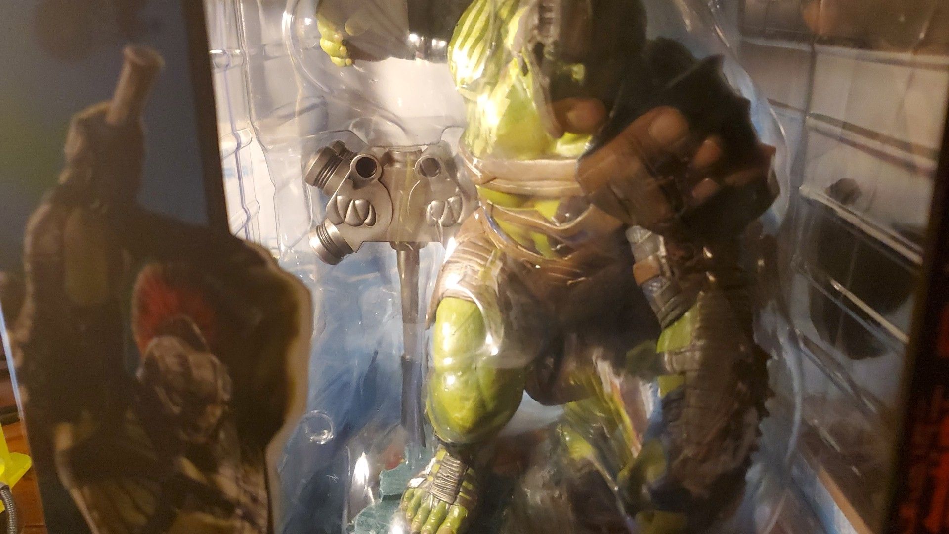 Ragnarok Gladiator Hulk statue