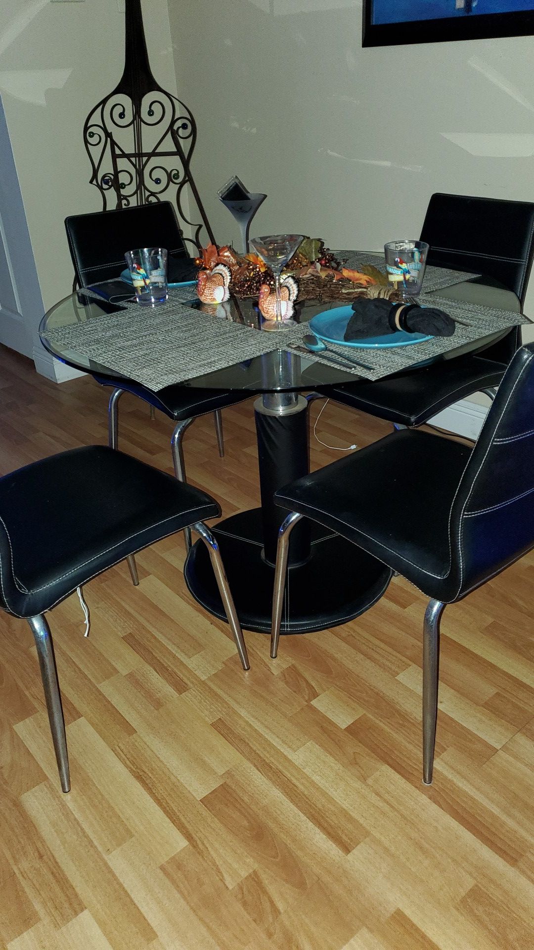 dinning table with glass top 4 chairs