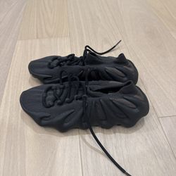 Adidas Yeezy 450 “Utility Black” - Size 9.5 🖤🔥