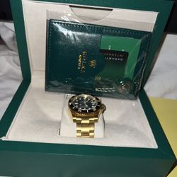 Men’s Gold Watch 