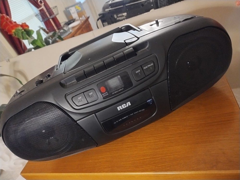 Rca CD/Am/FM/Cassette Player Boombox