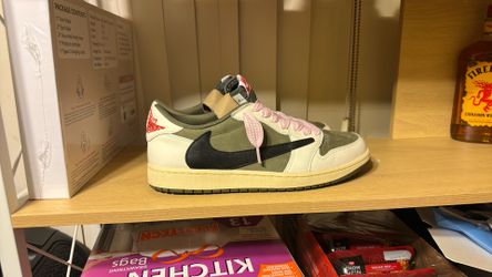 Travis Scott Jordan 1 low medium olive
