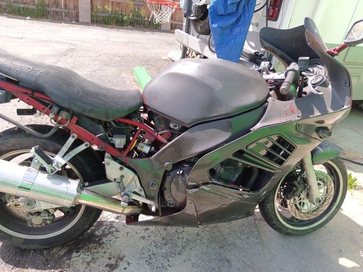 95 Suzuki RF900 Clean Title Runs Needs Work