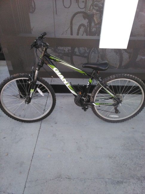 Giant Revel Size Small Mountain Bike