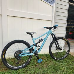 2022 Specialized Mountain Bike 