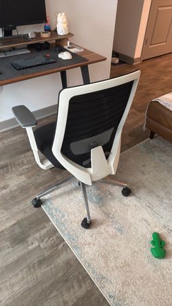 Branch ergonomic desk chair