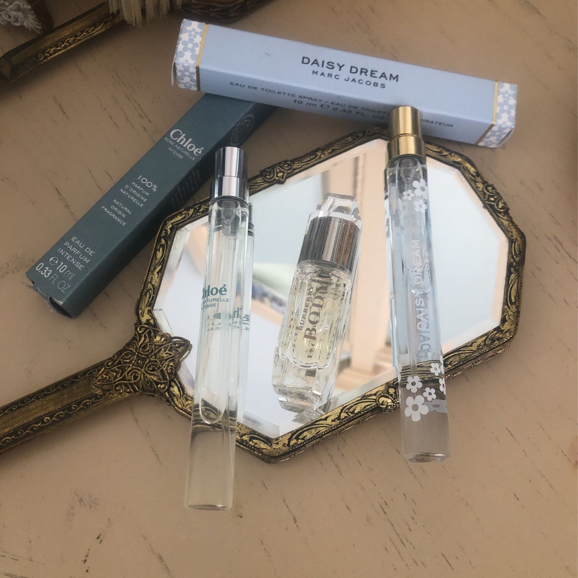 Parfum (3)Burberry Chloe https://offerup.co/faYXKzQFnY?$deeplink_path=/redirect/