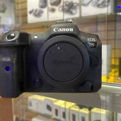Canon R5 Used With 2 Yes Warranty 