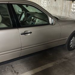 Mercedes Benz E(contact info removed)