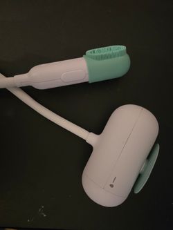 Frida Baby Control The Flow Bathtub Sprayer Attachment for Baby Bathtub, Shower Head with Scalp Massager, Control Waterflow with 2 Pressure Modes