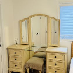 Vintage-Style Vanity Dresser with Triple Mirror + Stool – Excellent Condition!