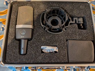 AKG C214 Microphone 