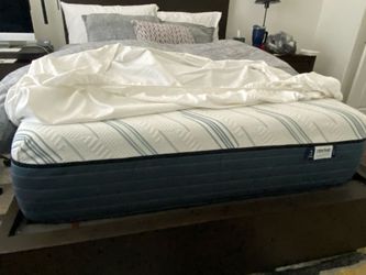 REVIVE by living spaces COOLTEK TRANQUILITY PLUSH 6O"x80" STANDARD QUEEN MATTRESS