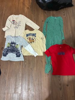 Kids clothes bundle size 4t carters brand !