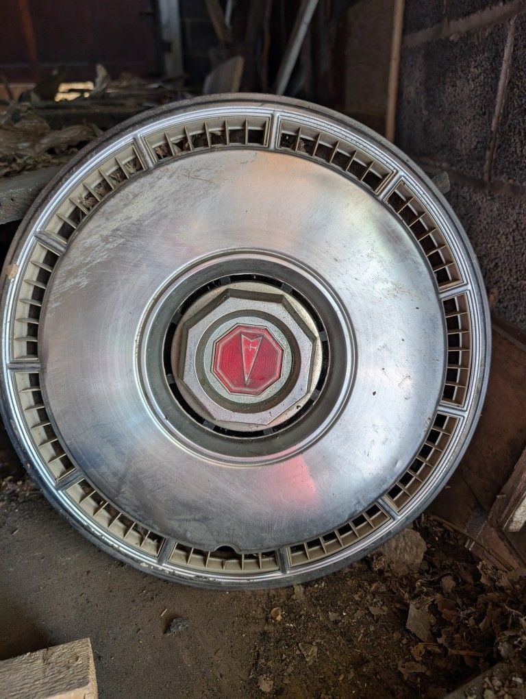 Hubcap For Pontiac 1980 To 1989 Bonnieville, Catalina, Grand Prix, LeMans