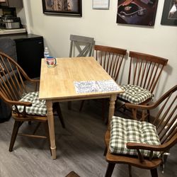 $300 Four Seat Farmhouse Country Charm 