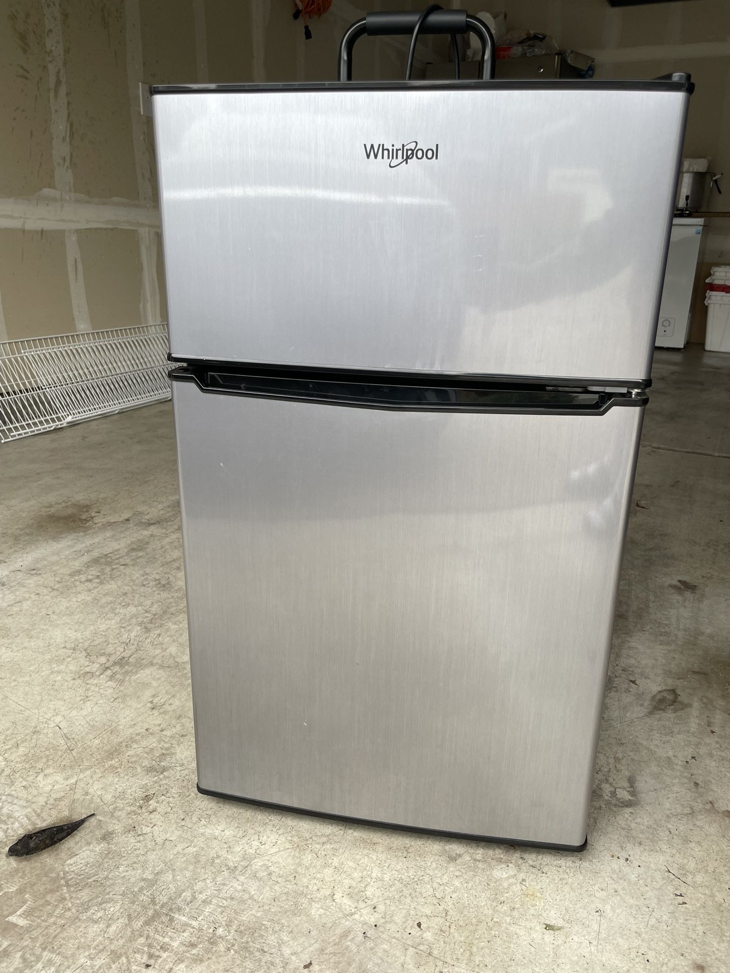 Whirlpool Mini Fridge for Sale in Lynnwood, WA OfferUp