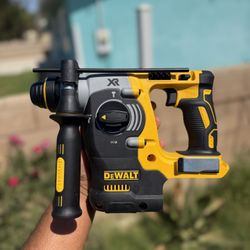 DeWalt Xr 1” Rotary Hammer Drill 