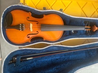 Violin with Bow and Hard Case