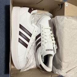 New In Box Adidas Size 7 Women 