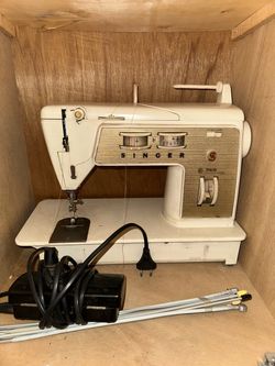 Vintage 70s Singer Golden sewing machine need US adapter