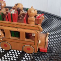 Vintage Dakin Christmas Music Box Plays “Here Comes Santa Claus” 1986