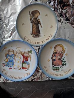 Vintage Christmas Collectors Plates