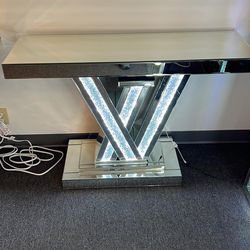 LV LED CONSOLE TABLE 