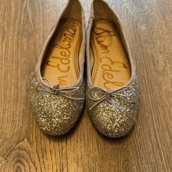 Girls Mary Jane’s Size 4