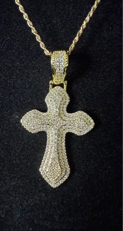 🔥 Iced Out Gold Cross Pendant Necklace – Gold Plated – Rope Chain