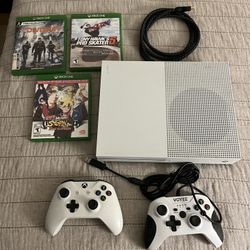 Xbox One Console With Controllers 