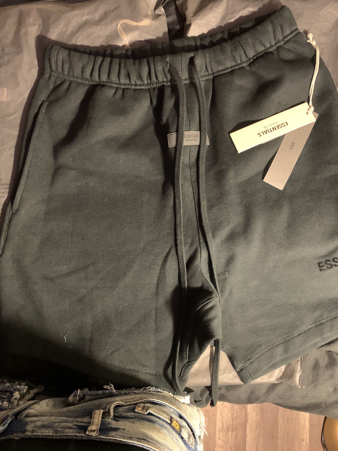 black essential shorts