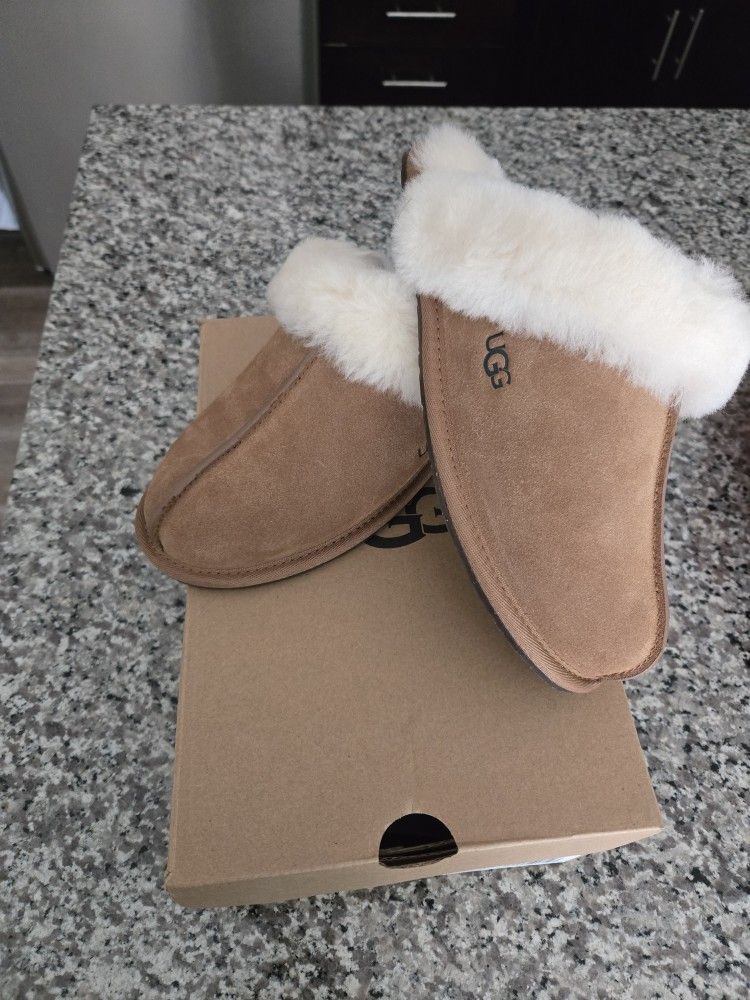 Ugg W Size 7 Scuffette II
