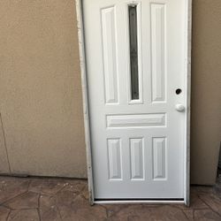 Puerta Exterior en Muy Buenas Condiciones 