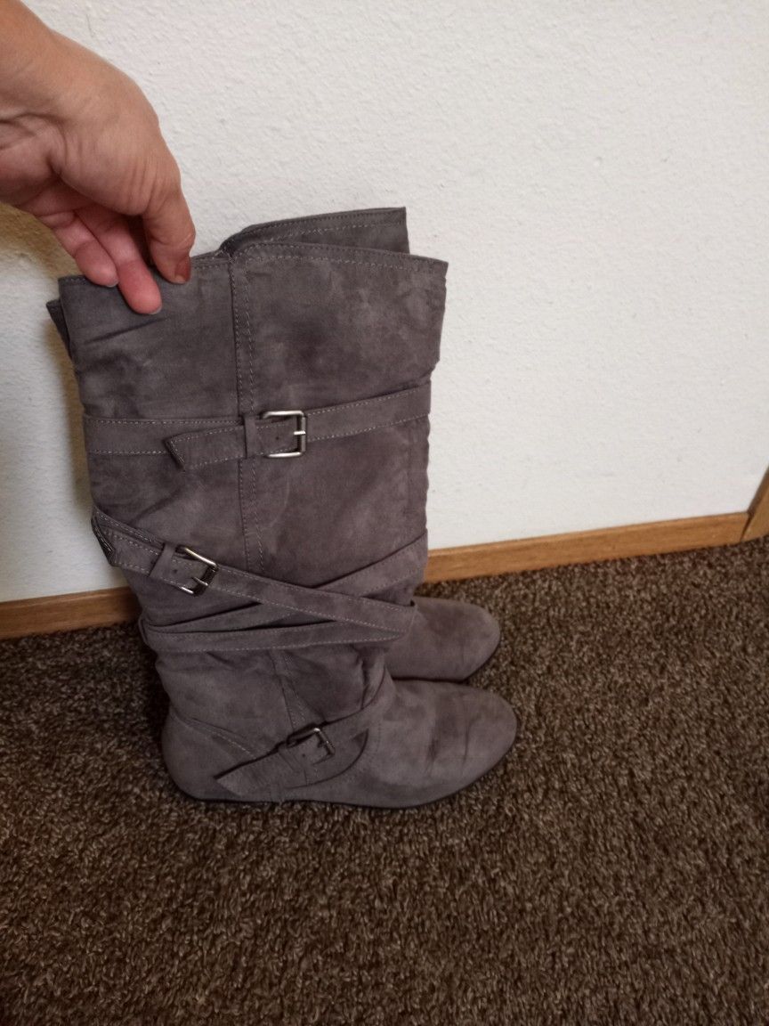 Boots For Women, Color Grey, Size 7 1/2
