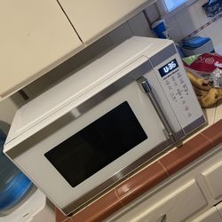 Refrigerator,stove,microwave All Wrking NO PROBLEMS