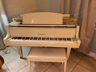 Yamaha Baby Grand Piano White
