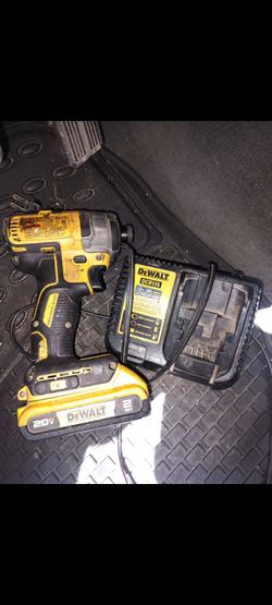 Impact drill dewalt charge and battery
