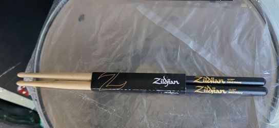 ZILDJIAN Hickory Series

5A Acorn Tip Black Drumsticks