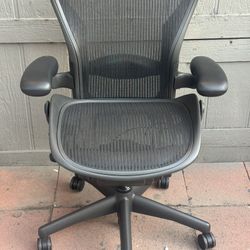 Herman Miller Aeron Chair Size B