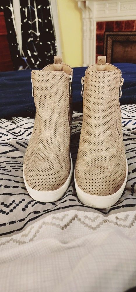 Womens Shoes / Sneakers
