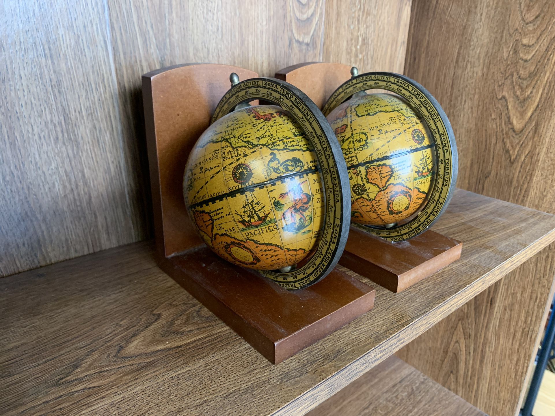 Pair Vintage Zona Torrida - Rotating Globe Old World Map Wood Bookends Very Good Condition 