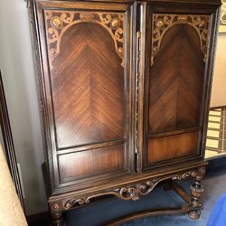 Breakfront w/shelves