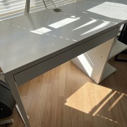 19-3/4” x 47-1/4” Desk