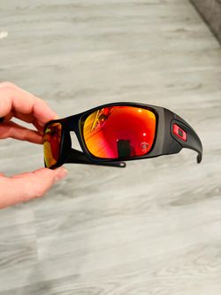 NEW Polarized Oakley Fuelcell With Original Packaging